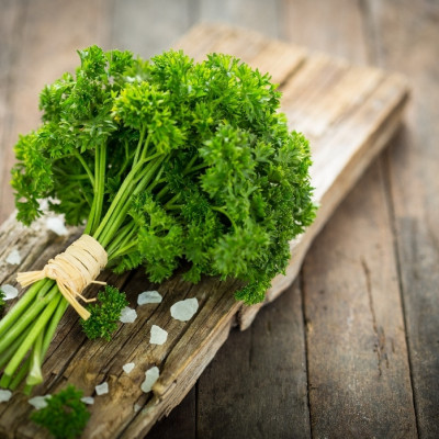 Organic curly parsley